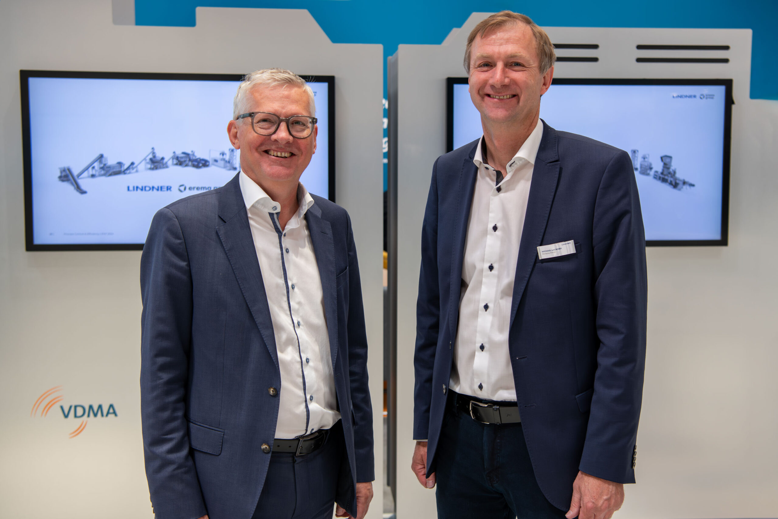 Bei einem gemeinsamen Vortrag auf der IFAT in München präsentierten Michael Lackner, Geschäftsführer von Lindner (rechts), und Manfred Hackl, Geschäftsführer der Erema Group (links), die ersten Ergebnisse des Joint Ventures.  Copyright: Lindner Recyclingtech GmbH
