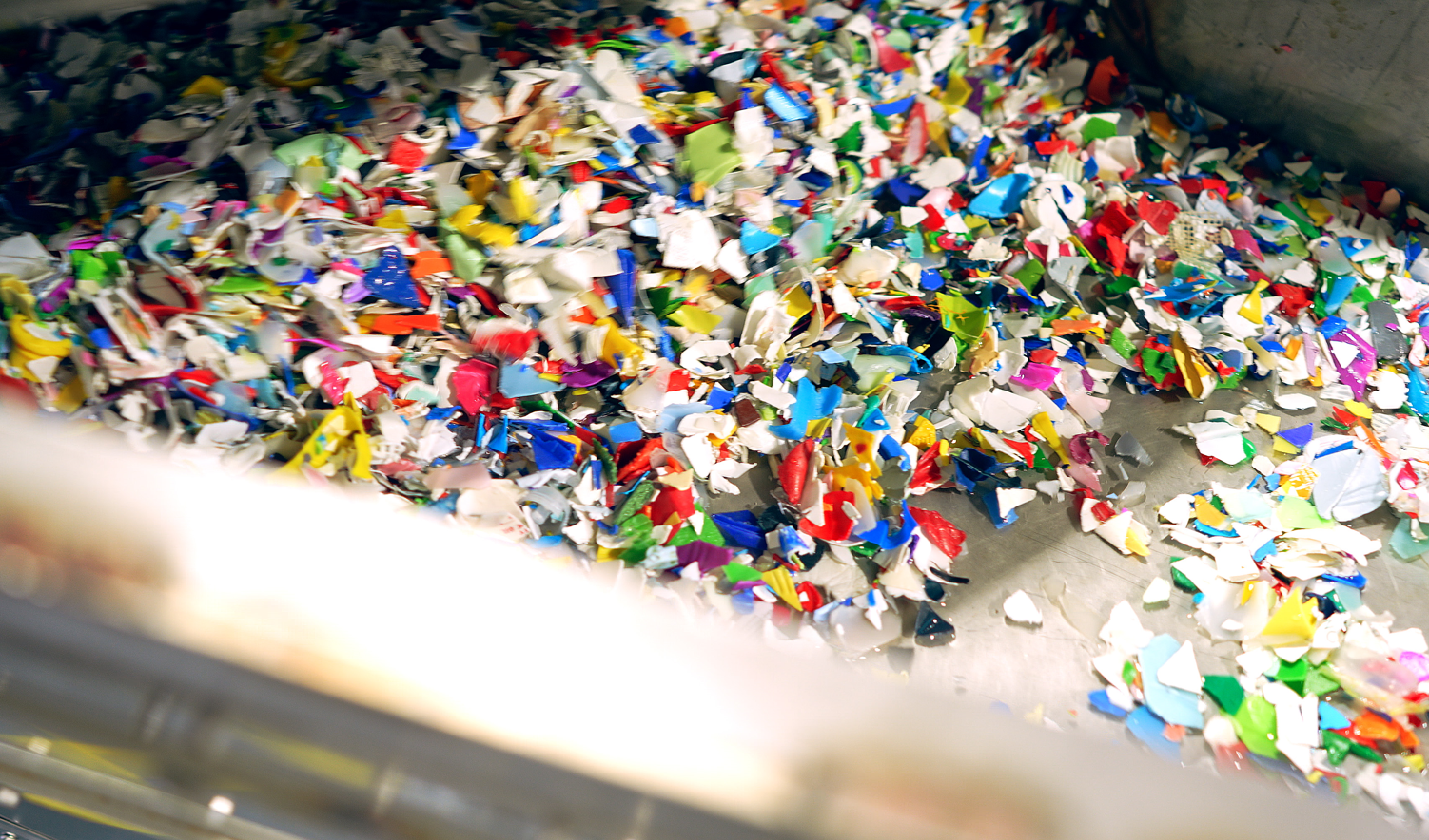 Das effiziente Zerkleinern und Reinigen von Altkunststoffen ist ein wichtiger Prozessschritt im chemischen Recycling. Copyright: Vecoplan AG