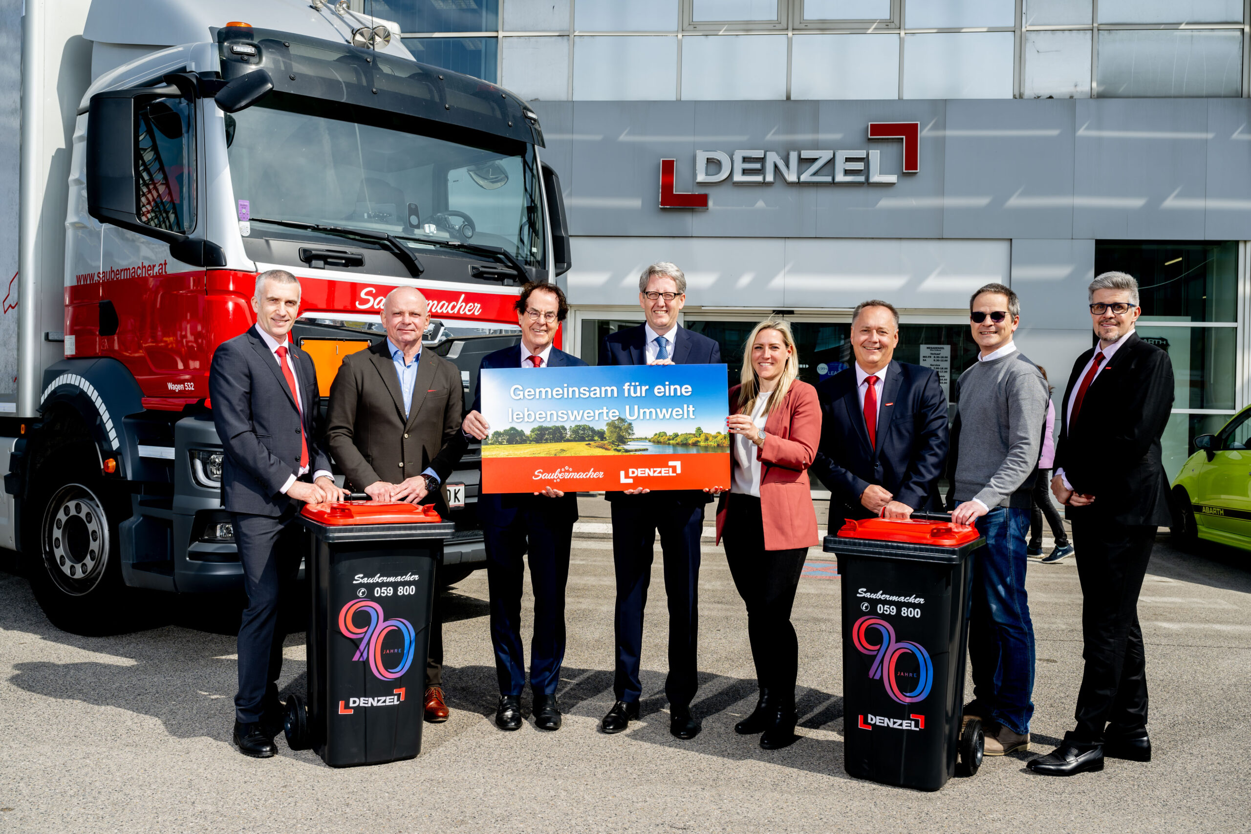Wolfgang Kremsl, Leiter Infrastruktur Saubermacher; Erwin Mattes, Head of Corporates – Sales & After Sales, Denzel; Hans Roth, Saubermacher Gründer; Bernhard Stark, CFO Denzel; Sabine Fischl, Arbeitssicherheit & Umweltschutz Denzel; Gerhard Hecker, Geschäftsleiter Saubermacher Österreich; Wolfgang Bahnmüller, Leitung Zentraler Einkauf Konzern Denzel; Emmanuel Torres, Sales Manager Saubermacher  (v.l.n.r.) Copyright: Saubermacher
