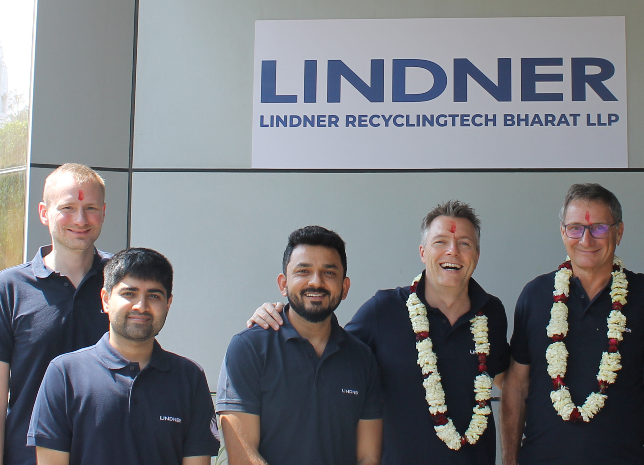 Am 04. Juli wurde mit der Gründung von Lindner Recyclingtech Bharat LLP ein wichtiger Expansionsschritt gesetzt. v.l.n.r.: Patryk Max, Chirag Verma, Ganesh Karnakal Gerhard Gamper, Manuel Lindner.  Copyright: Lindner Recyclingtech