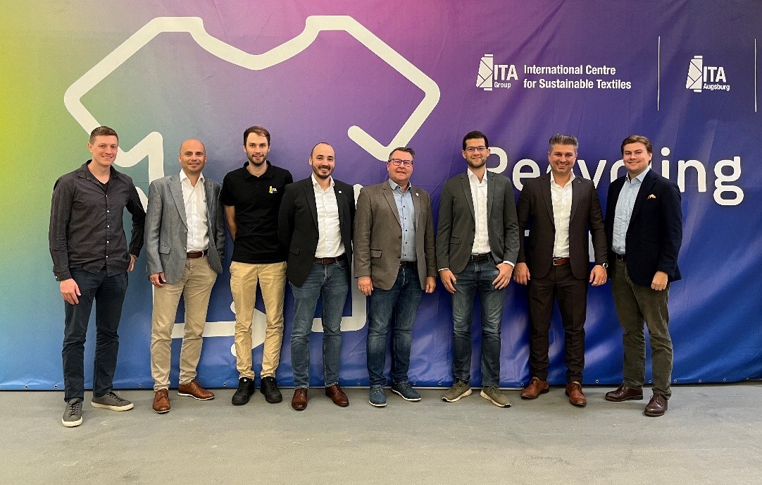 Neue Kooperation: Auftakttreffen von Agatex Feinchemie GmbH und ITA im Recycling Atelier (v.l.n.r): Dr.-Ing. Georg Stegschuster (ITA), Thomas Neubauer (Agatex Feinchemie GmbH), Amon Krichel (ITA), Rainer Nigl (Agatex Feinchemie GmbH), Thomas Maier (Agatex Feinchemie GmbH), Kristian Gavric, (Agatex Feinchemie GmbH), Prof. Dr.-Ing. Mesut Cetin (ITA und THA) und Nikolaus Bauer-Harnoncourt (Agatex Feinchemie GmbH). Copyright: ITA Augsburg