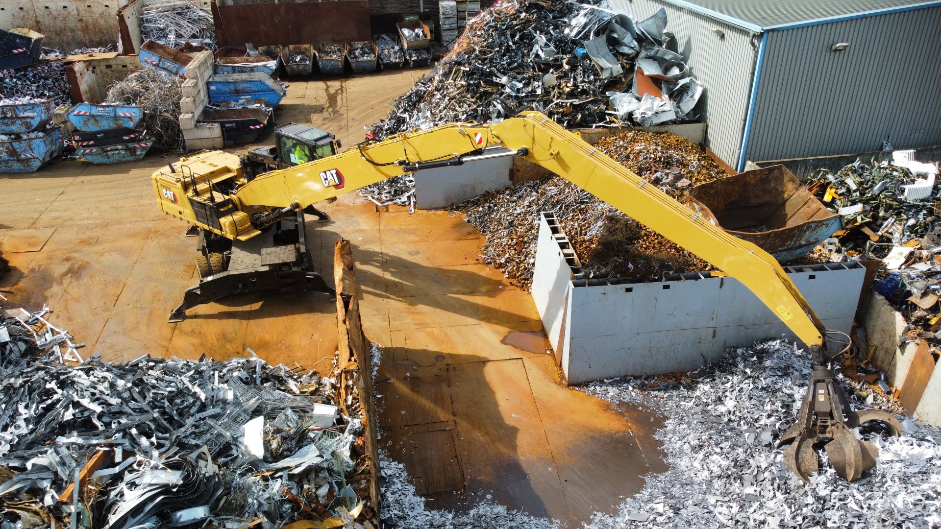 Ausleger und Stiel des Cat MH3050 bieten zusammen eine Reichweite von 18 Metern.  Copyright: Alba Metall Süd
