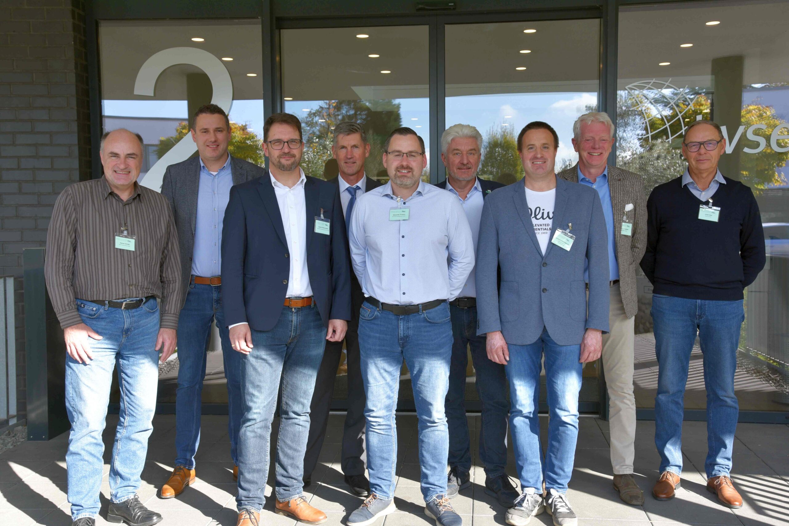 v.l.n.r. Daniel Hofsäß, Markus Müller , Daniel Schockmann, Michael Bendrath, Alexander Prokein, Matthias Einsele, Reinhard Danninger jun., Bernd Franken, Josef Hösl. Copyright: bvse