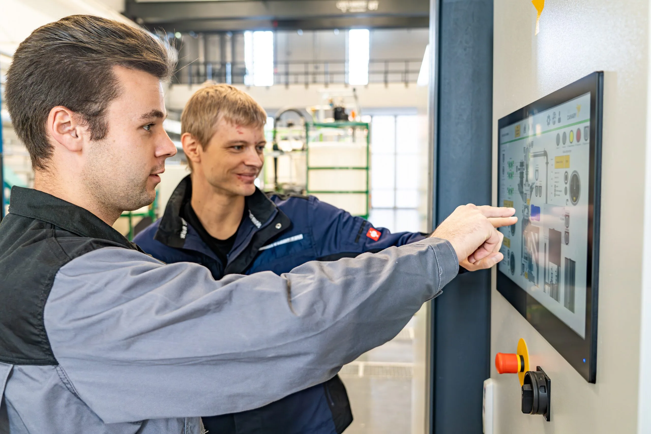 Die neue Schredder-Anlage ermöglicht es, ausgediente Batteriezellen bis zu einem Gewicht von 2.500 g in einem Schritt zu zerkleinern. Copyright: TU Bergakademie Freiberg / A. Hiekel