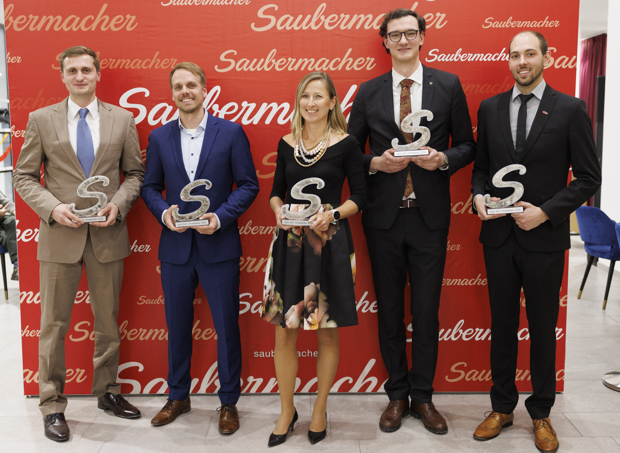 (v.l.n.r.): Gerald Lang, BOKU Wien; Dominik Blasenbauer, TU Wien; Zusana Zavodsky, Do-nau-Uni Krems, Paul Demschar, Montanuniversität Leoben; Alexander Wagner, TU Graz. Copyright: Saubermacher/Scheriau