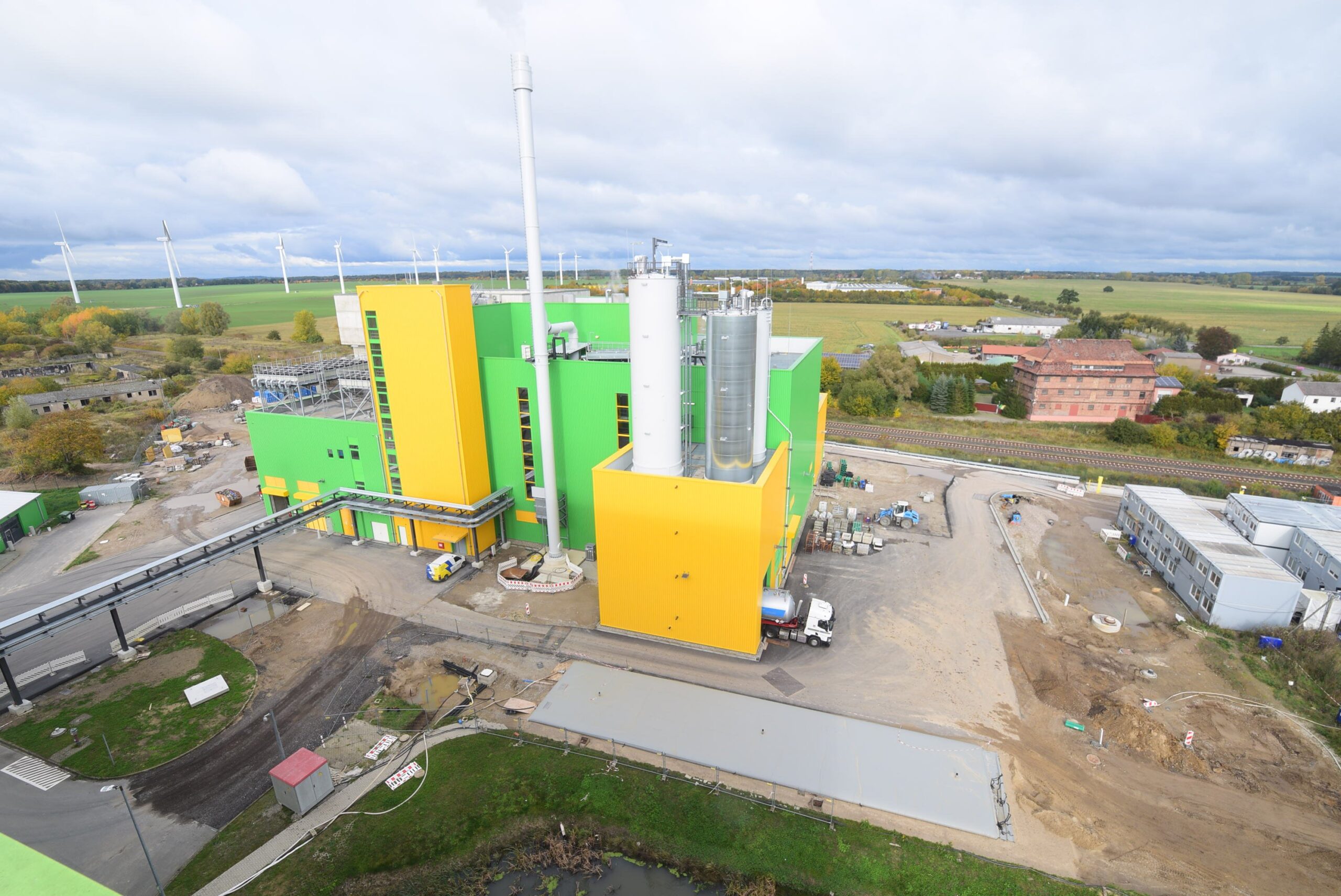 Die Klärschlamm-Monoverbrennungsanlage Stavenhagen (KVA): Phosphathaltige Asche wird in einen Silo-Lkw gefüllt. Copyright: EEW