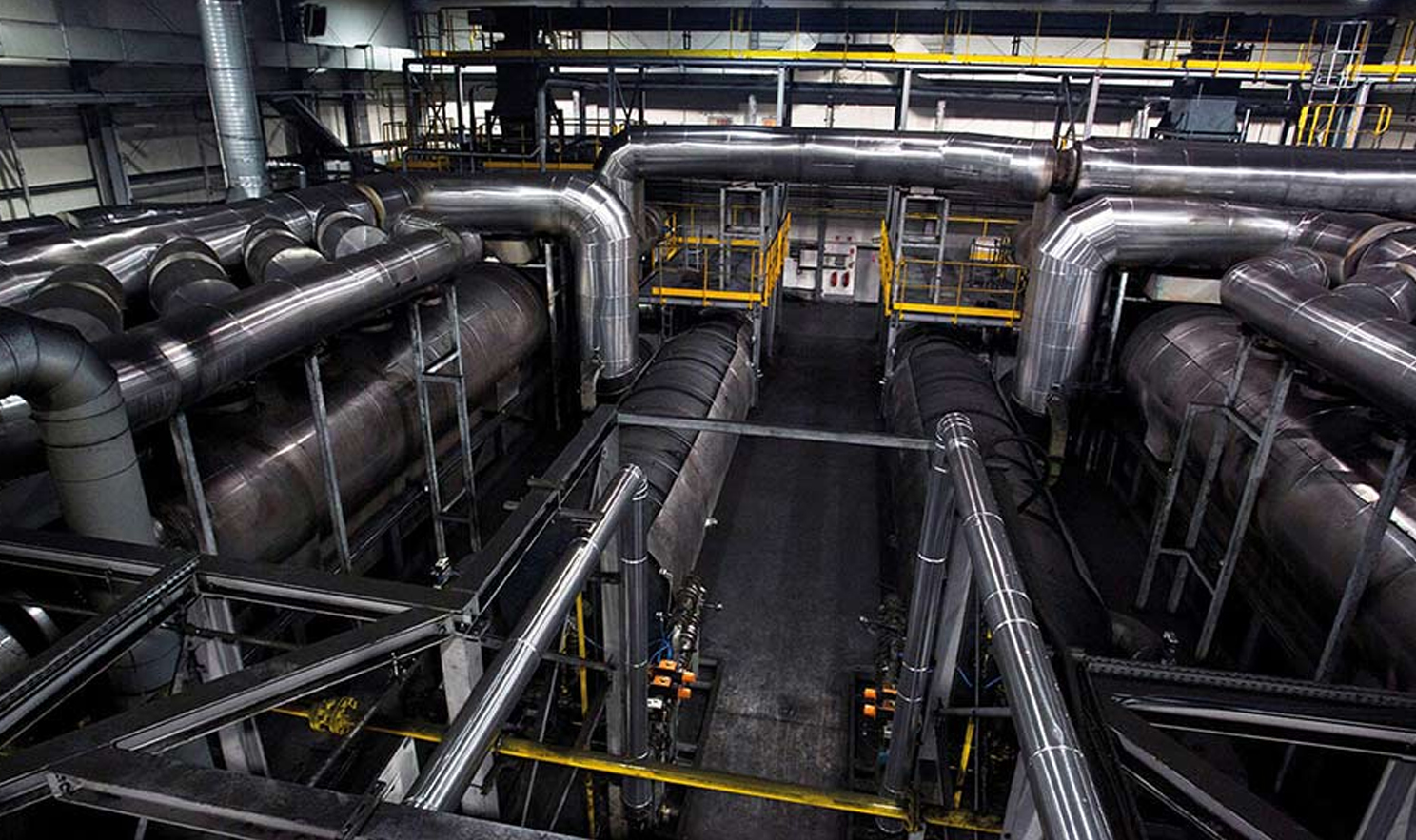 Die ReOil Sp. betreibt die größte Pyrolyse-Anlage für Altreifen in Europa. Die von ReOil entwickelte Technologie der kontinuierlichen Pyrolyse ist eine Innovation in der Recyclingwelt. Sie ermöglicht es, die Gasemissionen zu minimieren und alle Umweltauflagen des Standorts zu erfüllen. Copyright: ReOil
