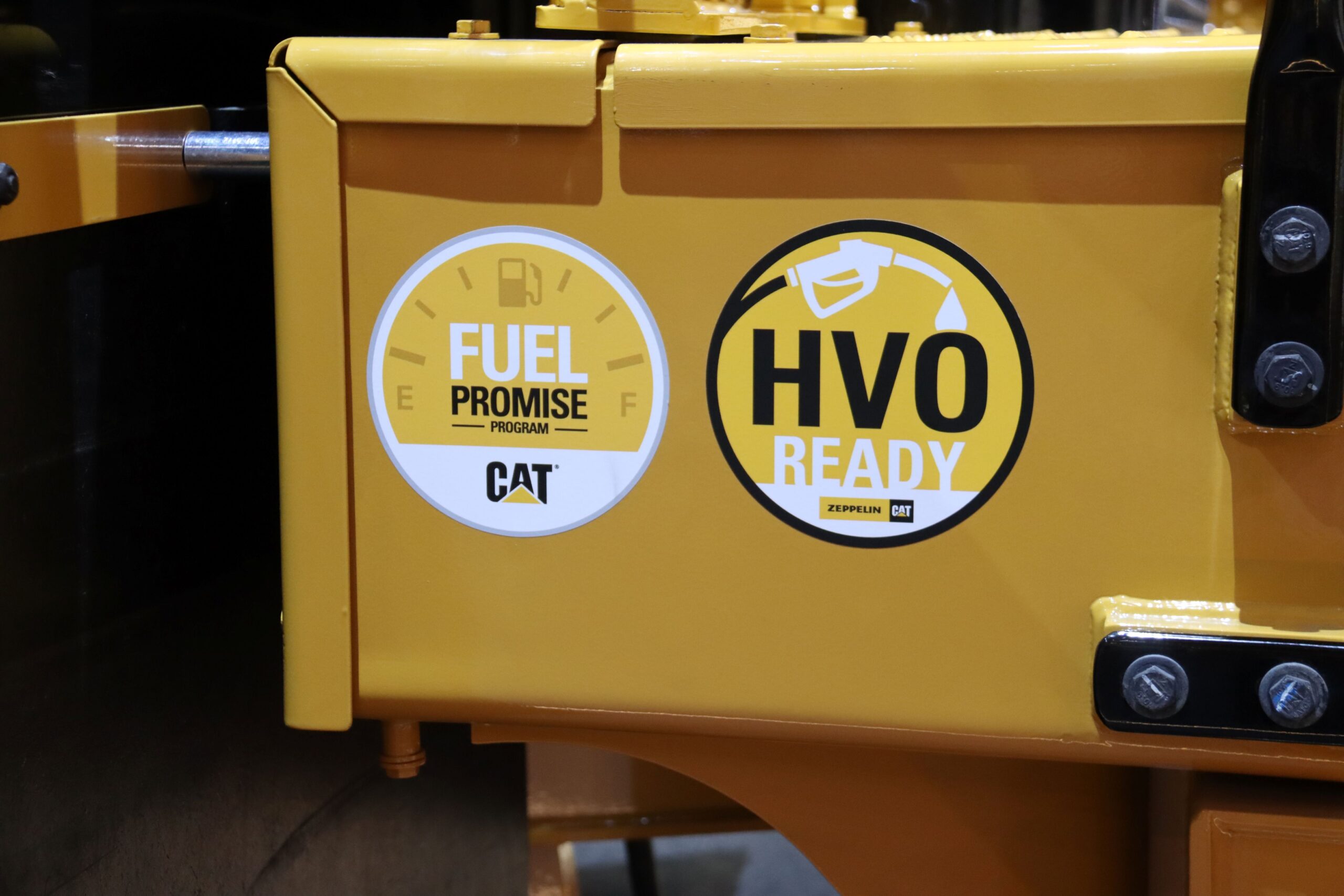 Die Kraftstoffgarantie gilt für den Kauf einer Cat-Neumaschine, für die ein Servicevertrag mit einer Laufzeit von drei Jahren beziehungsweise 6 000 Betriebsstunden abgeschlossen werden muss. Außerdem muss eine PL-Box in der Baumaschine verbaut sein, die über die Telematik-Lösung VisionLink die Verbrauchswerte genau erfasst. Copyright: Zeppelin Baumaschinen