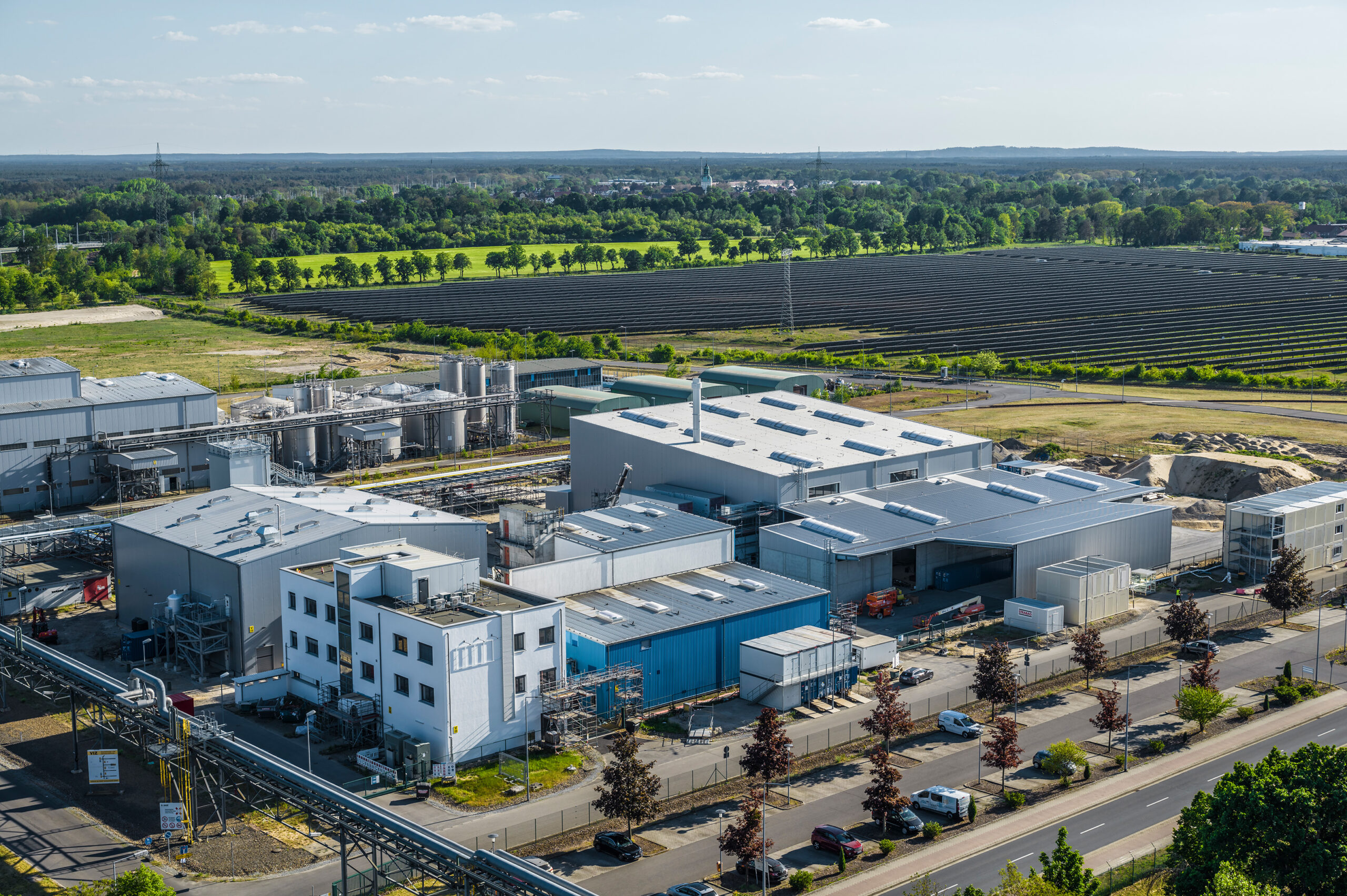 BASF betreibt am Standort Schwarzheide, Deutschland, eine der größten kommerziellen Recyclinganlagen zur Herstellung von Schwarzmasse aus Altbatterien und Produktionsabfall in Europa. Copyright: BASF