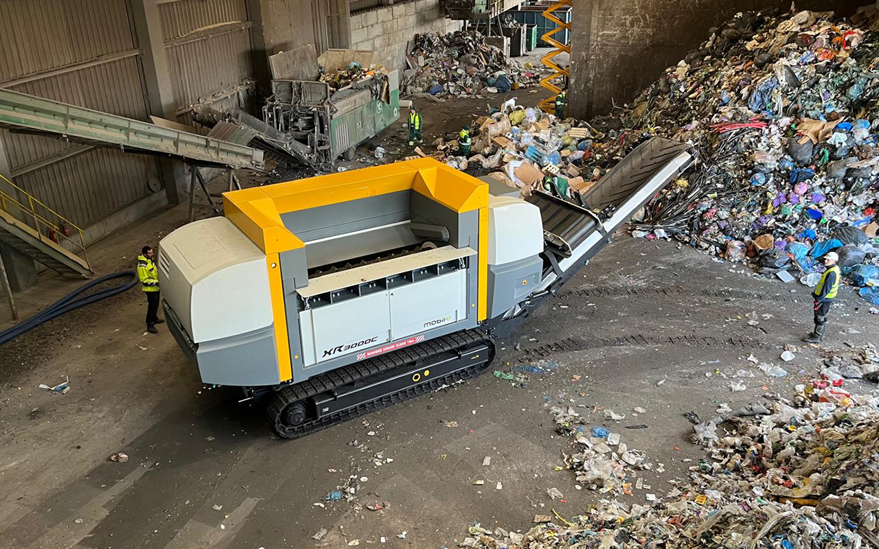 Der XR3000C mobil-e von Untha bei MIKI Recycling in Polen. Copyright: Untha shredding technology GmbH