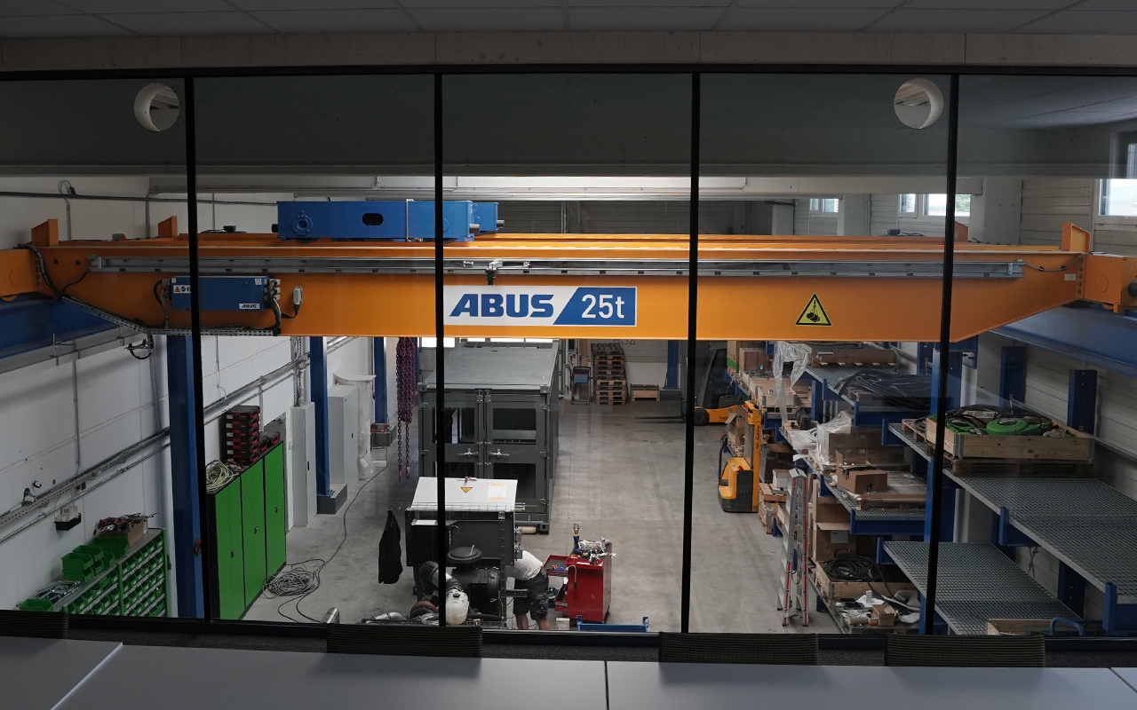 Einblick in die Montagehalle des Untha TIC. Copyright: Untha Zerkleinerungstechnik GmbH