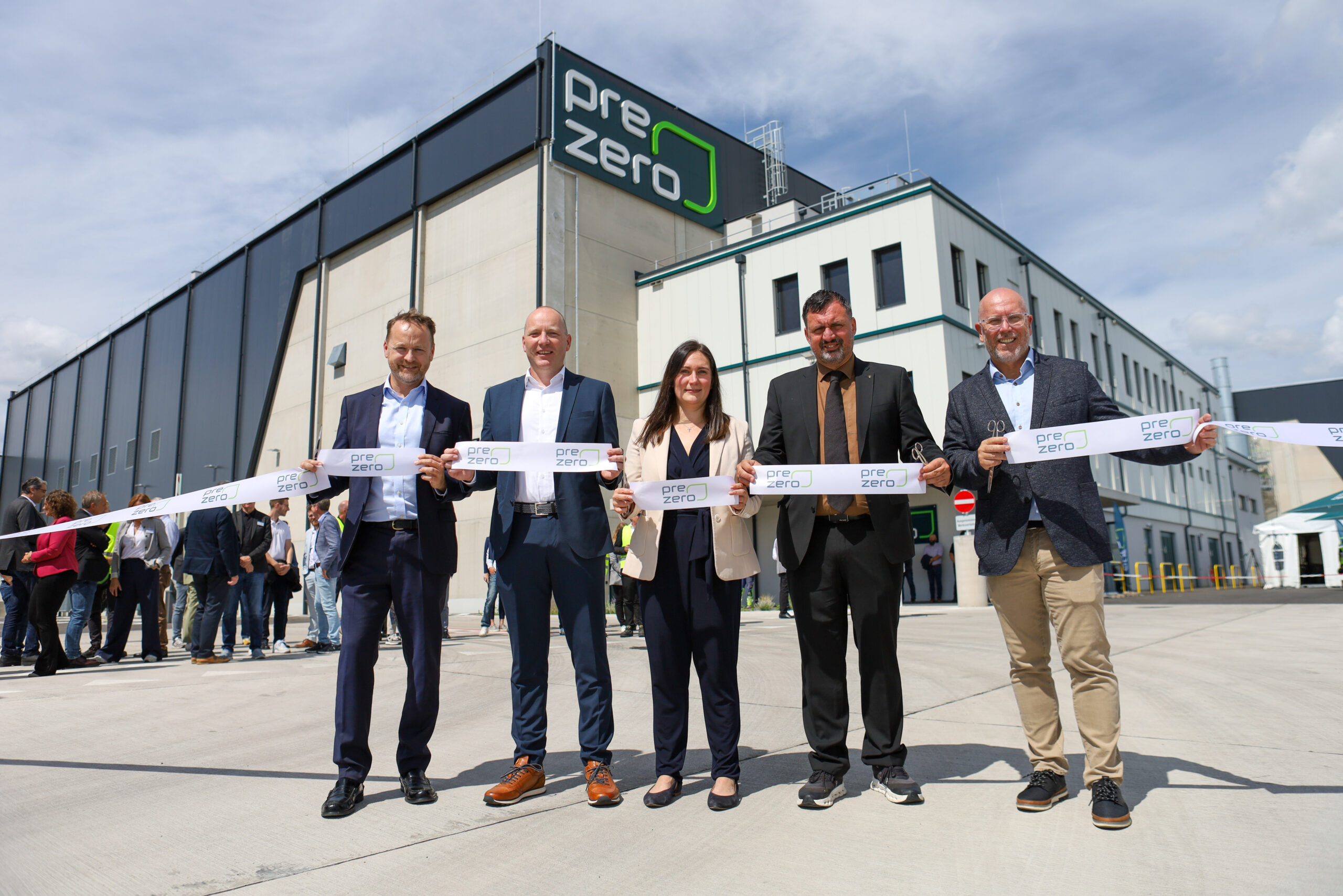 v.l.n.r.: Peter Hartmann, Vorstand Verwaltung PreZero International, Dietmar Böhm, Vorstand PreZero Dual, Intragroup Services & New Business PreZero International, , Janine Müllner, Area Managerin PreZero Österreich, Stefan Wöckl, Bürgermeister Marktgemeinde Sollenau, Dr. Manfred Rieglhofer, Geschäftsführung PreZero Österreich. Copyright: PreZero