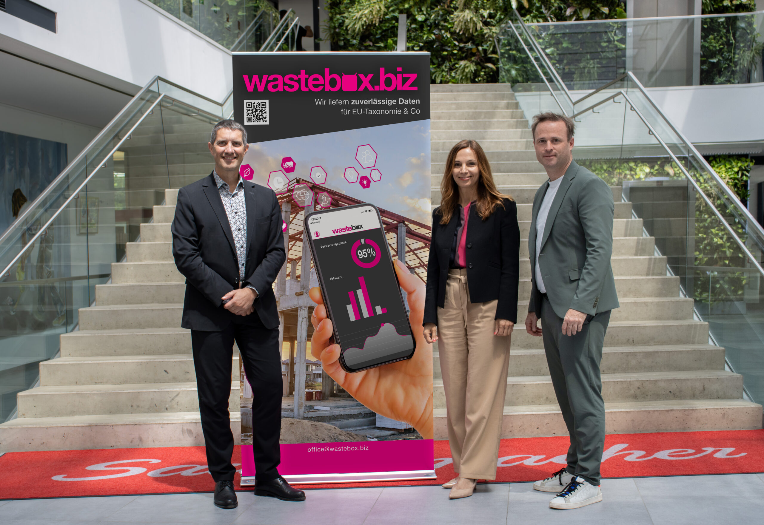 v.l.n.r. Ralf Mittermayr, CEO Saubermacher; Bernadette Triebl-Wurzenberger, Geschäftsführerin PS Plattformen & Systeme; Thomas Deutsch, Geschäftsführer PS Plattformen & Systeme Copyright: Saubermacher