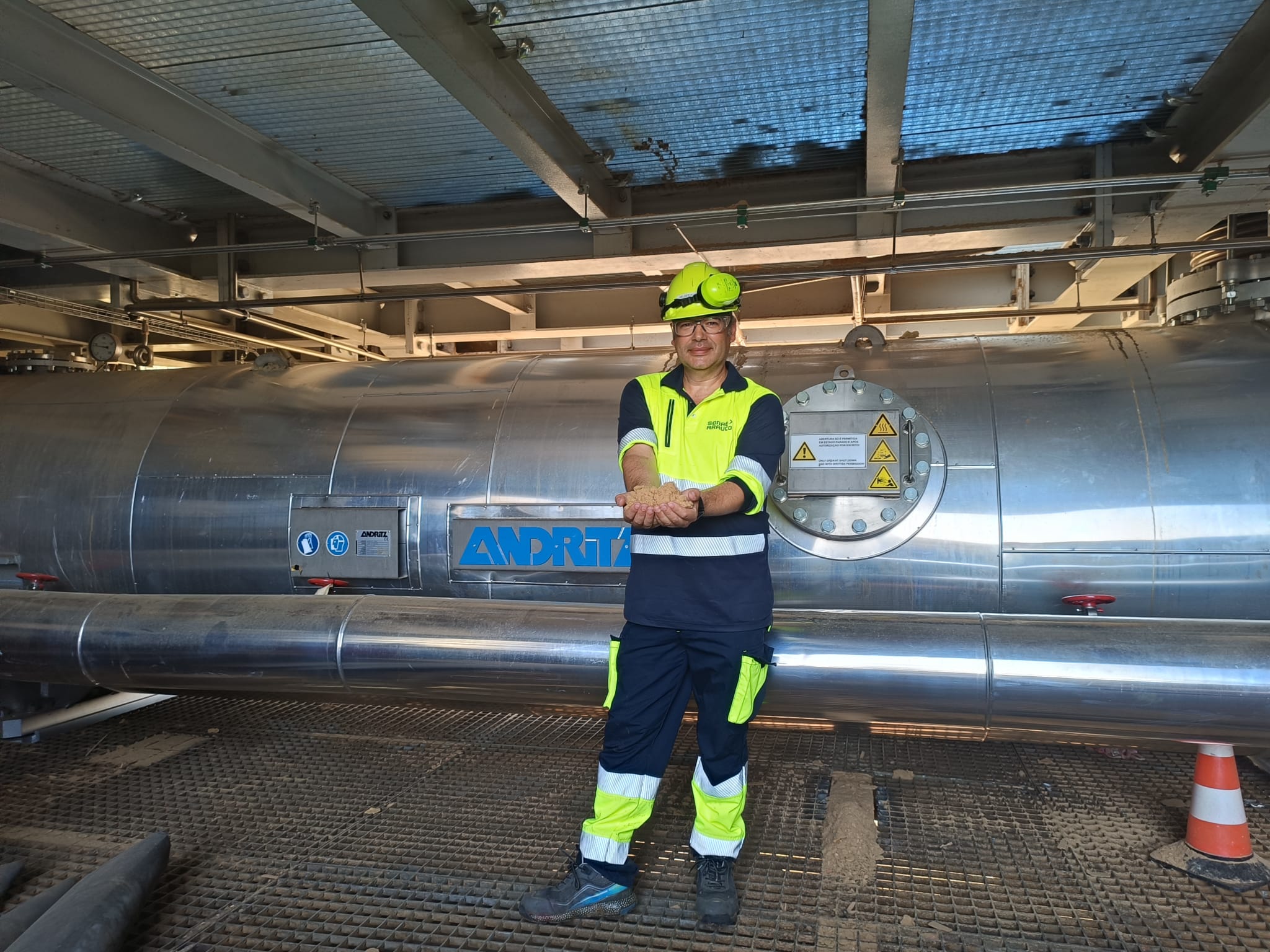 Die von Andritz gelieferte Recyclinglinie für Faserplatten bei Sonae Arauco hat erfolgreich die ersten recycelten Faserplatten produziert. Copyright: Andritz
