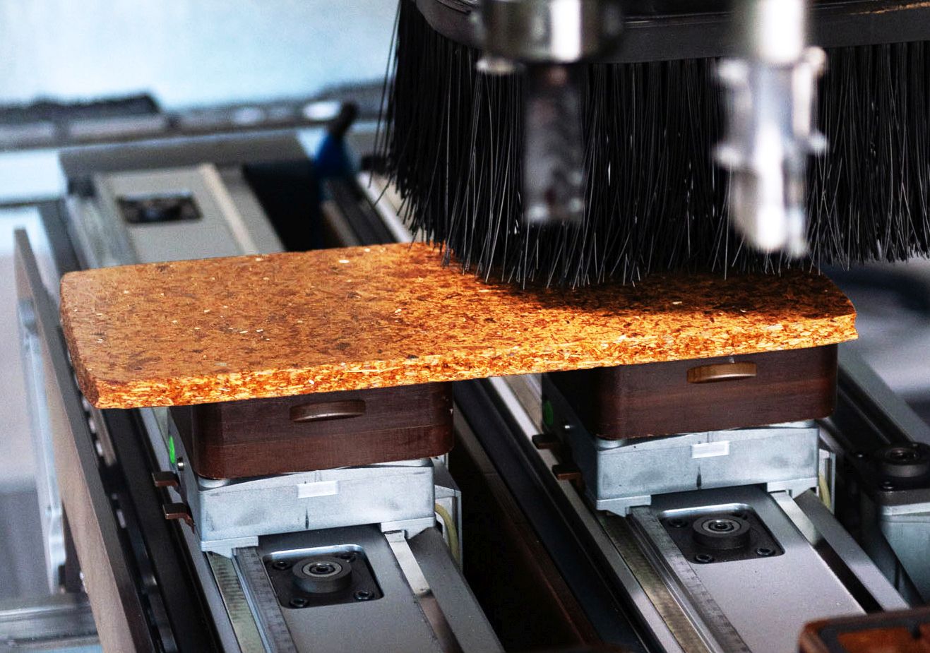 Das Forschungsprojekt zeigt: Spanplatten lassen sich vollständig aus Altholz recyceln (Quelle: Clemens Richter).