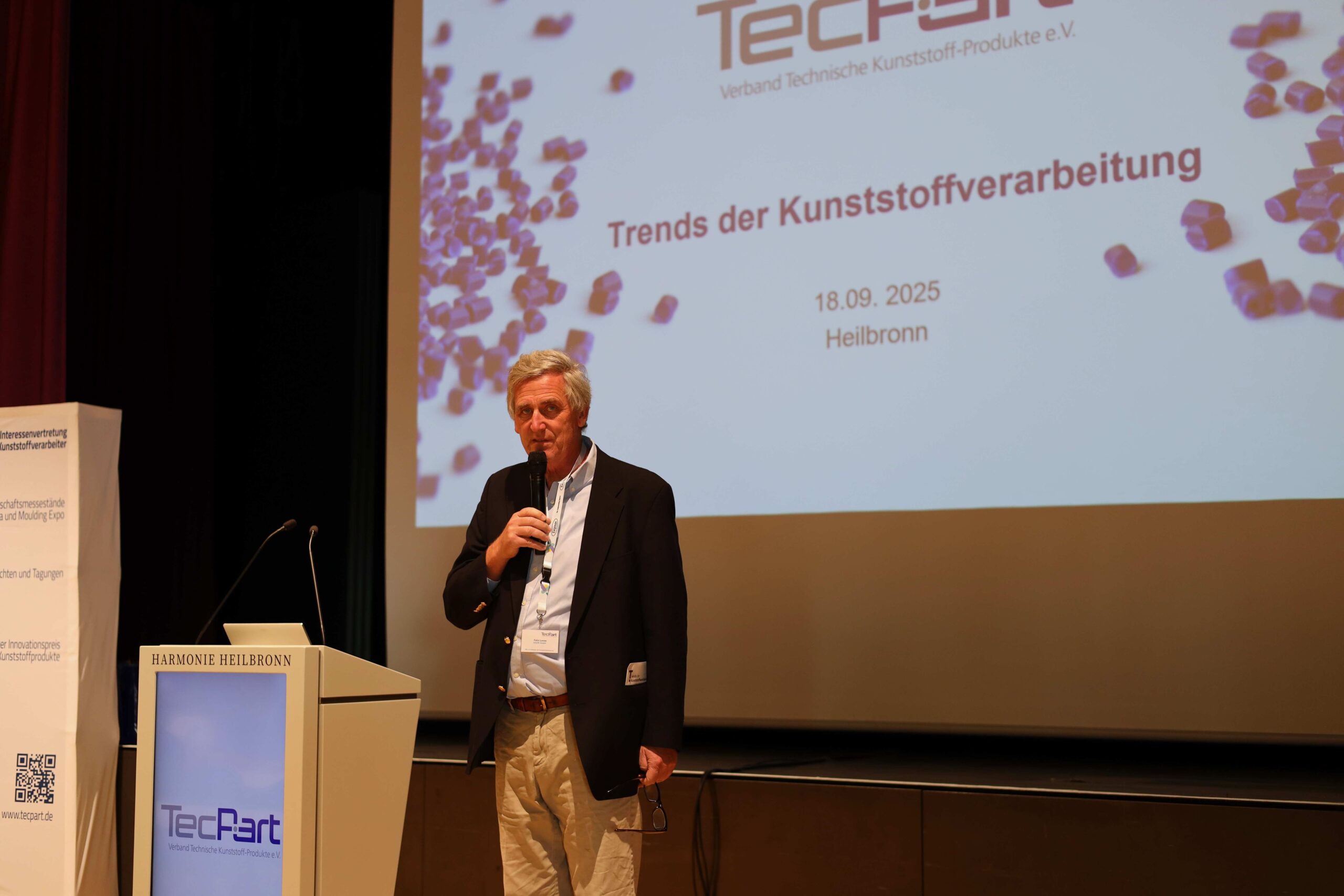 Felix Loose, Vorsitzender von Tecpart und Geschäftsführer von Roga, eröffnet die Tecpart-Jahrestagung 2025 in Heilbronn. (Quelle: Tecpart)