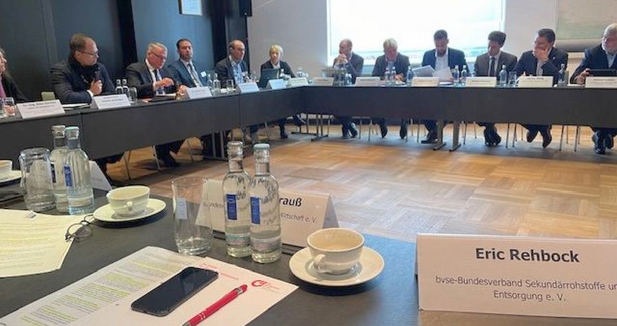 Spitzengespräch „Dialog zur NKWS“ mit Bundesumweltminister Carsten Schneider in Berlin. Copyright: bvse