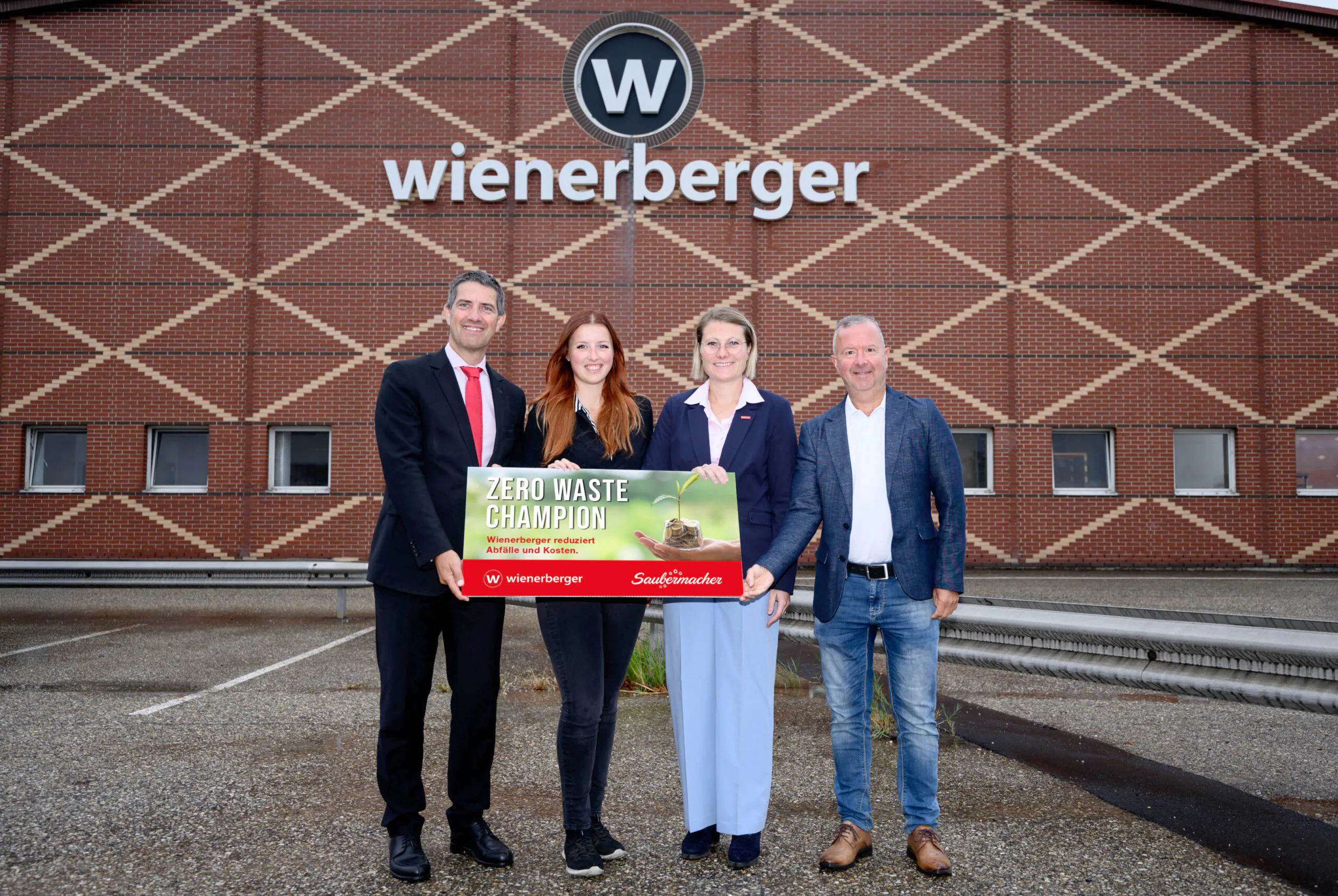 Ralf Mittermayr, CEO Saubermacher; Cornelia Milchram, Umwelt- und Abfallbeauftragte & Zero Waste Ambassador; Ulrike Pichler-Knaus, Zero Waste Consultant Saubermacher; Stefan Steinlechner, Head of Total Quality Management & Sustainability, wienerberger Österreich Copyright: Saubermacher