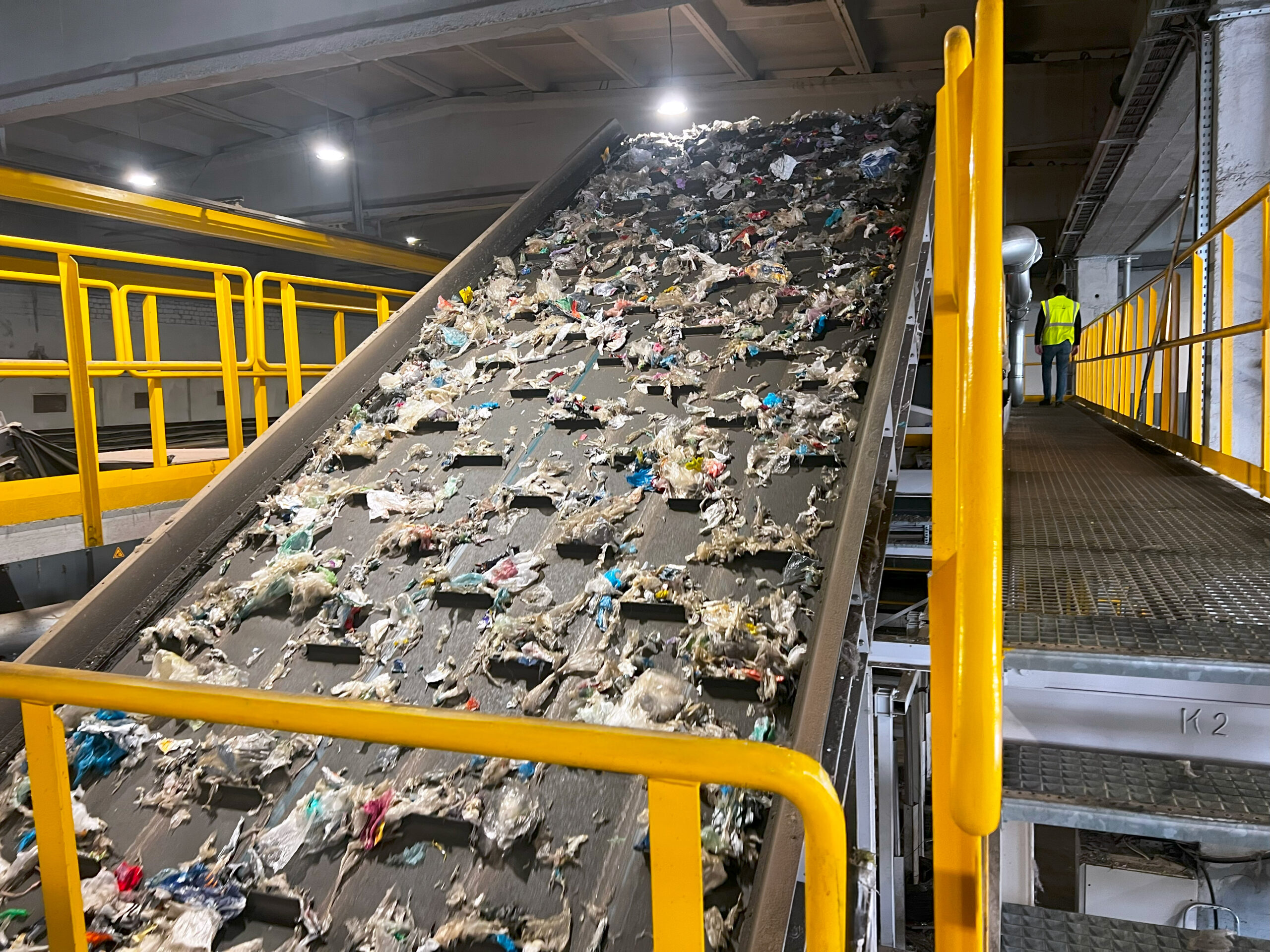 Die Verarbeitung von Folienabfällen, insbesondere aus unterschiedlichen Quellen, gilt als komplexe Aufgabe. Copyright: Tomra Recycling