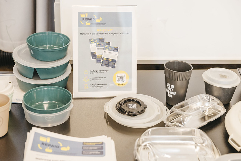Das Projekt REPAID entwickelte zusammen mit Mehrweganbietern Handreichungen für Politik und Wirtschaft für ein erfolgreiches Mehrwegsystem in der Gastronomie. Copyright: Offenblende / Kerstin Vihman