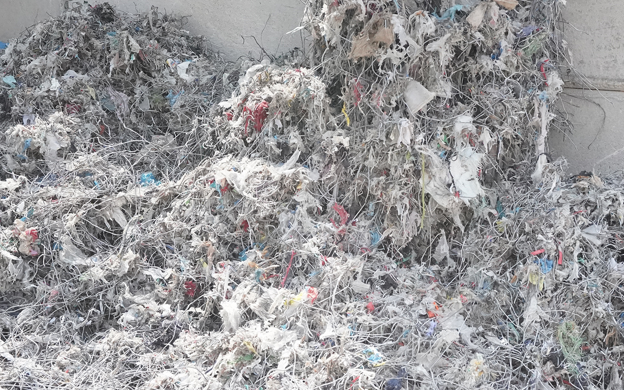 Papierrejekte werden mit Untha zu Ersatzbrennstoff für die Produktion. Copyright: Untha Shredding Technology