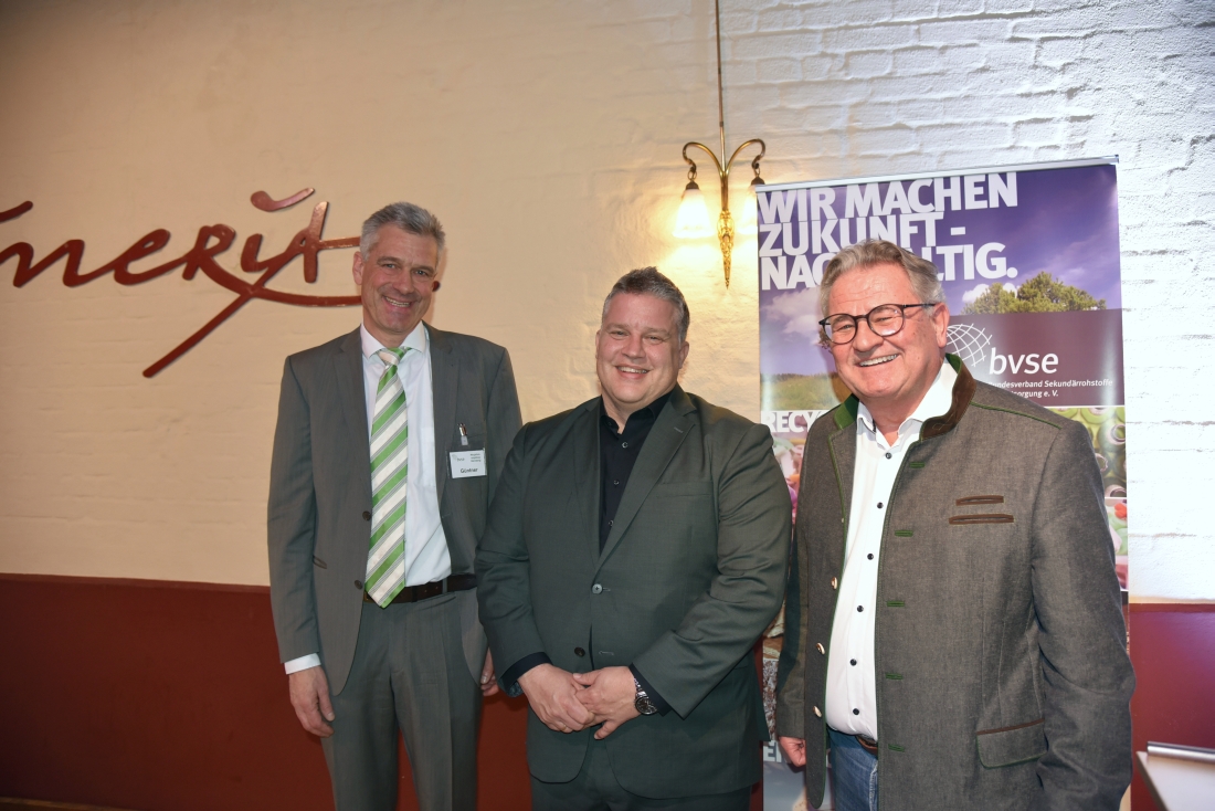Von links nach rechts: bvse-Landesvorsitzender Christian Güntner, Parlamentarischer Staatssekretär Carsten Träger MdB, bvse-Hauptgeschäftsführer Eric Rehbock