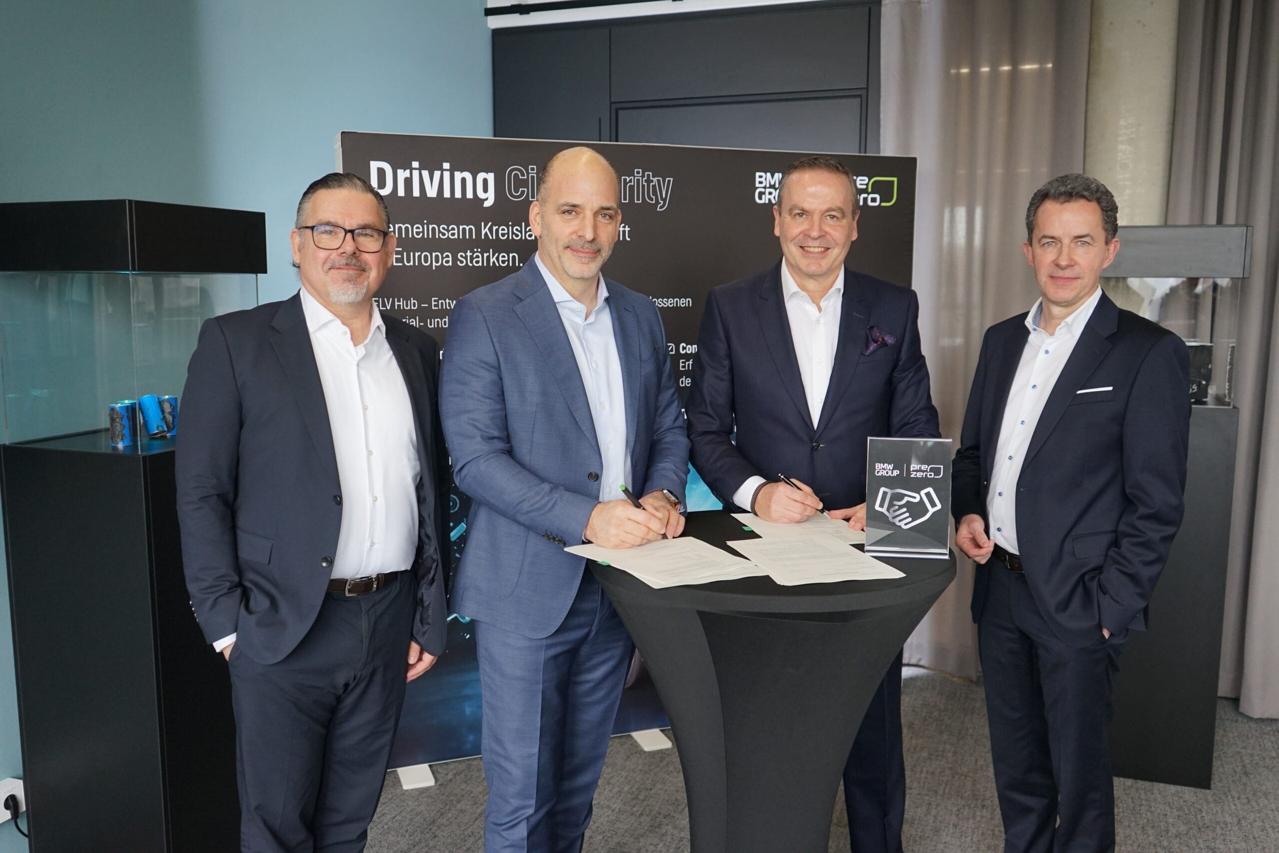 Die BMW Group und PreZero haben eine strategische Kooperation zur Weiterentwicklung der Kreislaufwirtschaft in der europäischen Automobilindustrie vereinbart. Der Kooperationsvertrag wurde am Campus des Innovation Park Artificial Intelligence in Heilbronn unterzeichnet.