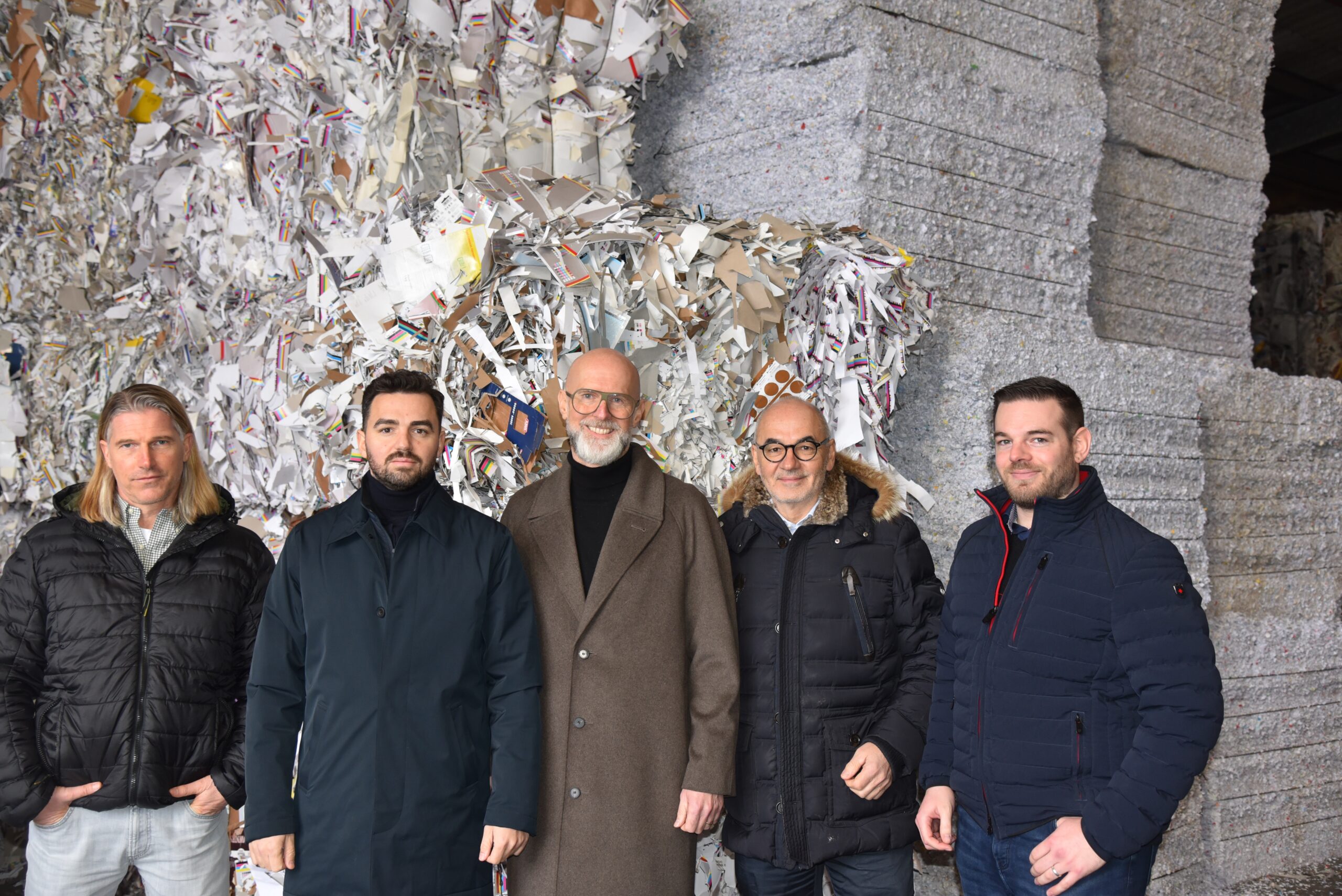 v.l.n.r.: Die uniroh-Geschäftsführer Gerhard Graf, Max Steingaß, Mike Hayes, Werner Steingaß sowie Björn Feuchter, Betriebsstättenleiter Darmstadt. Copyright: Uniroh