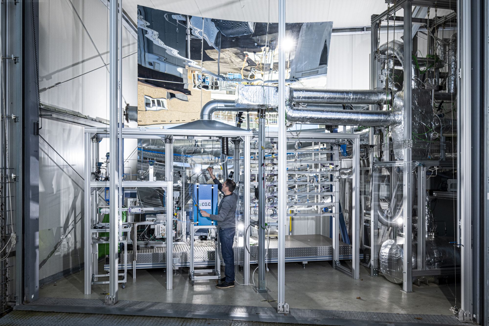 Die NECOC-Versuchsanlage am KIT produziert festen Kohlenstoff aus klimaschädlichem CO2. Copyright: Markus Breig