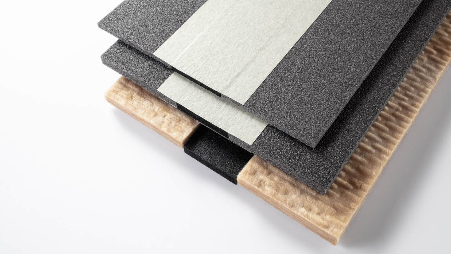 Die Produkte dienen vor allem der Schwingungsdämpfung, Körperschallentkopplung und sicheren Lagerung von Bauteilen. Durch ihre elastischen Eigenschaften können sie Vibrationen, Geräusche und mechanische Belastungen wirksam reduzieren – ein wichtiger Faktor für langlebige und nachhaltige Baukonstruktionen. Copyright: Matteco.
