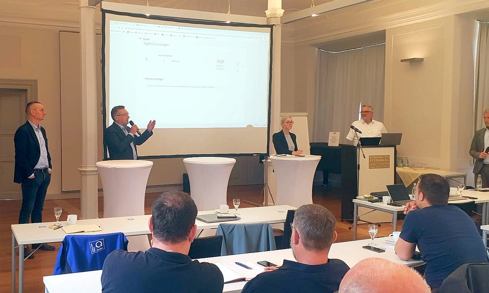 Stefan Schmidmeyer beim Vortrag in Schloss Ettersburg (Quelle: bvse)