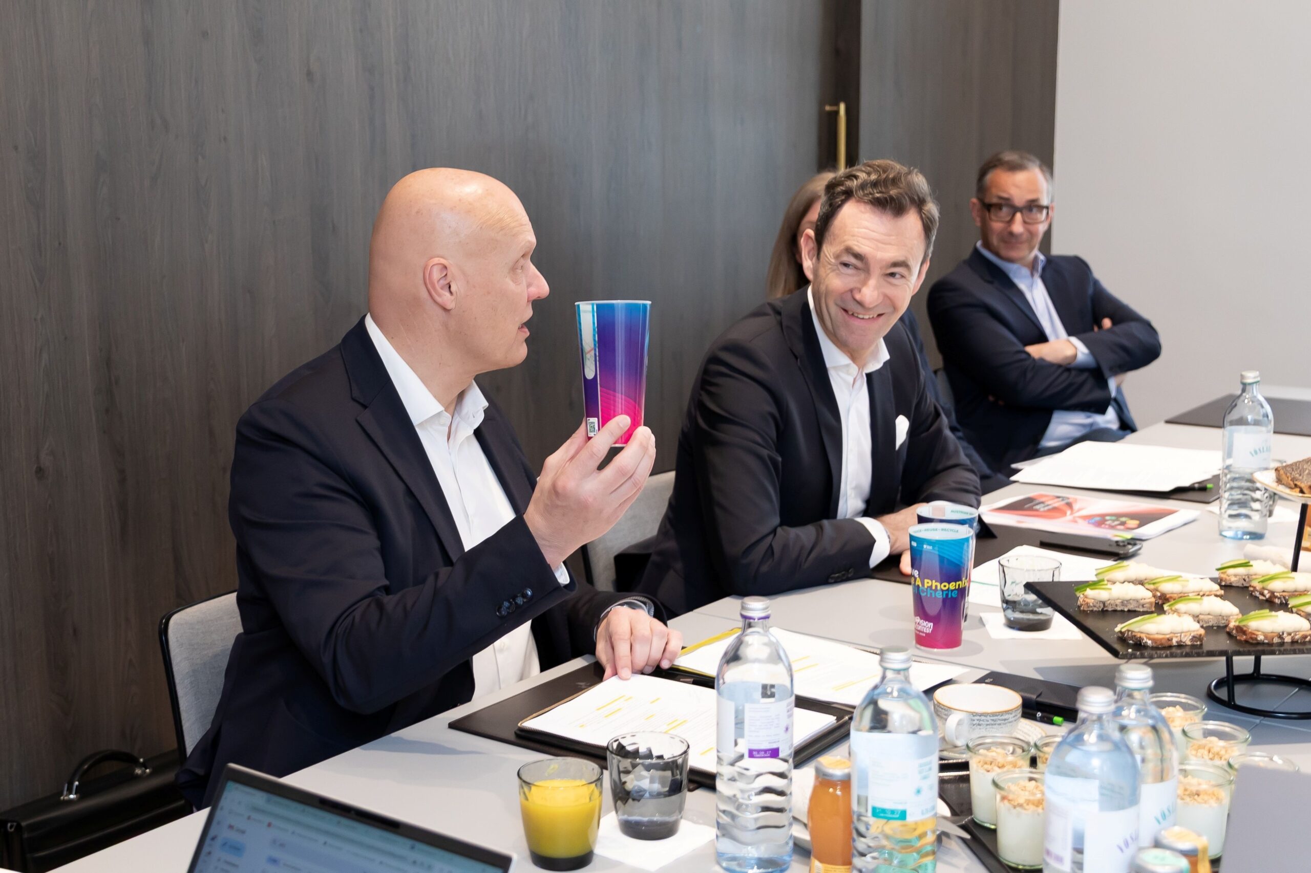 v.l.n.r.: ARA Vorstand Thomas Eck und ARA Vorstandssprecher Harald Hauke. Copyright: ARA AG/APA-Fotoservice/Jana Madzigon