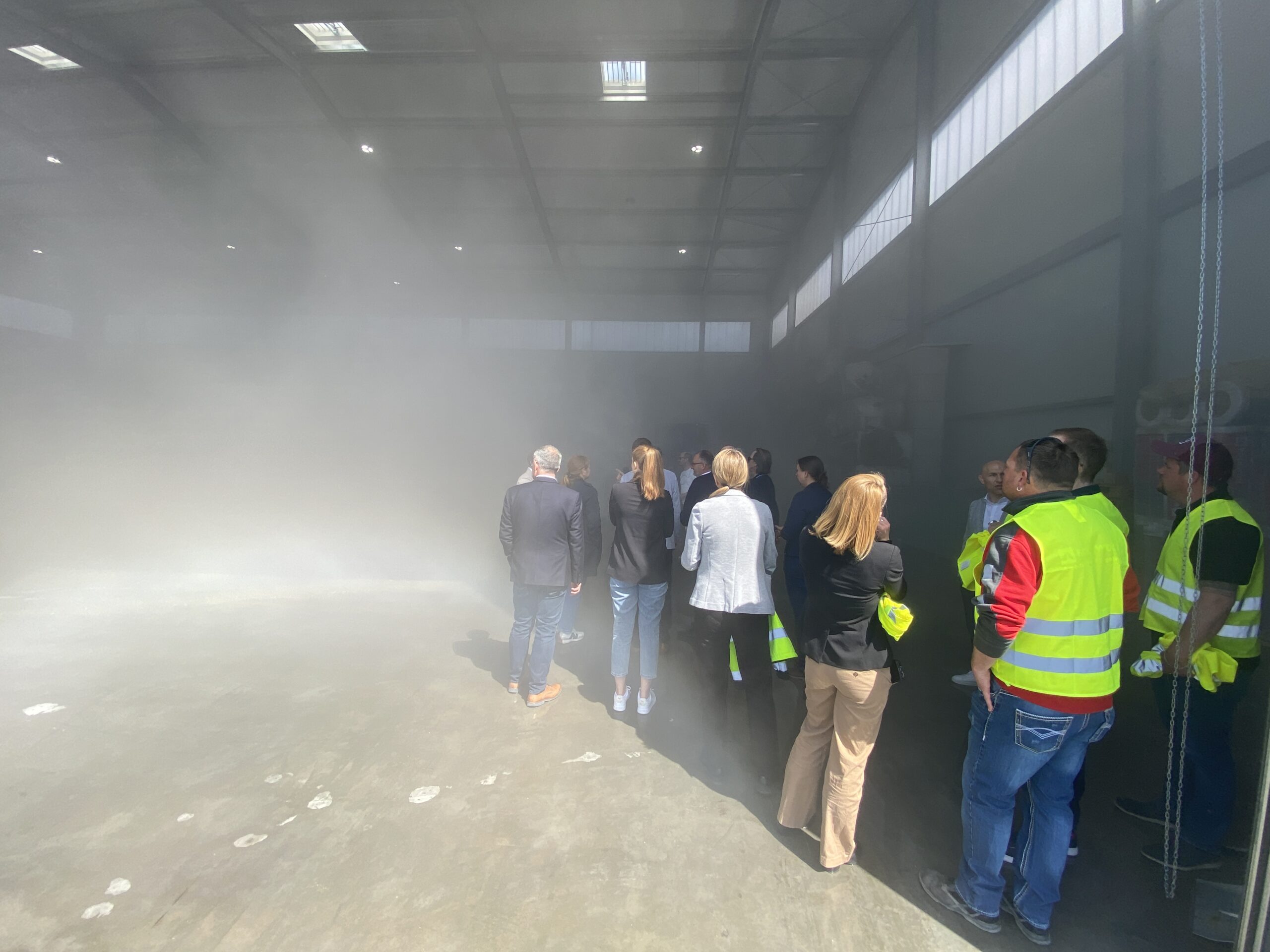 Bei der Einweihungsfeier erhielten die Gäste Einblicke in die neue Steinwolle-Recyclinghalle
von Büchl Entsorgungswirtschaft in Ingolstadt. (Quelle: Büchl Gruppe)