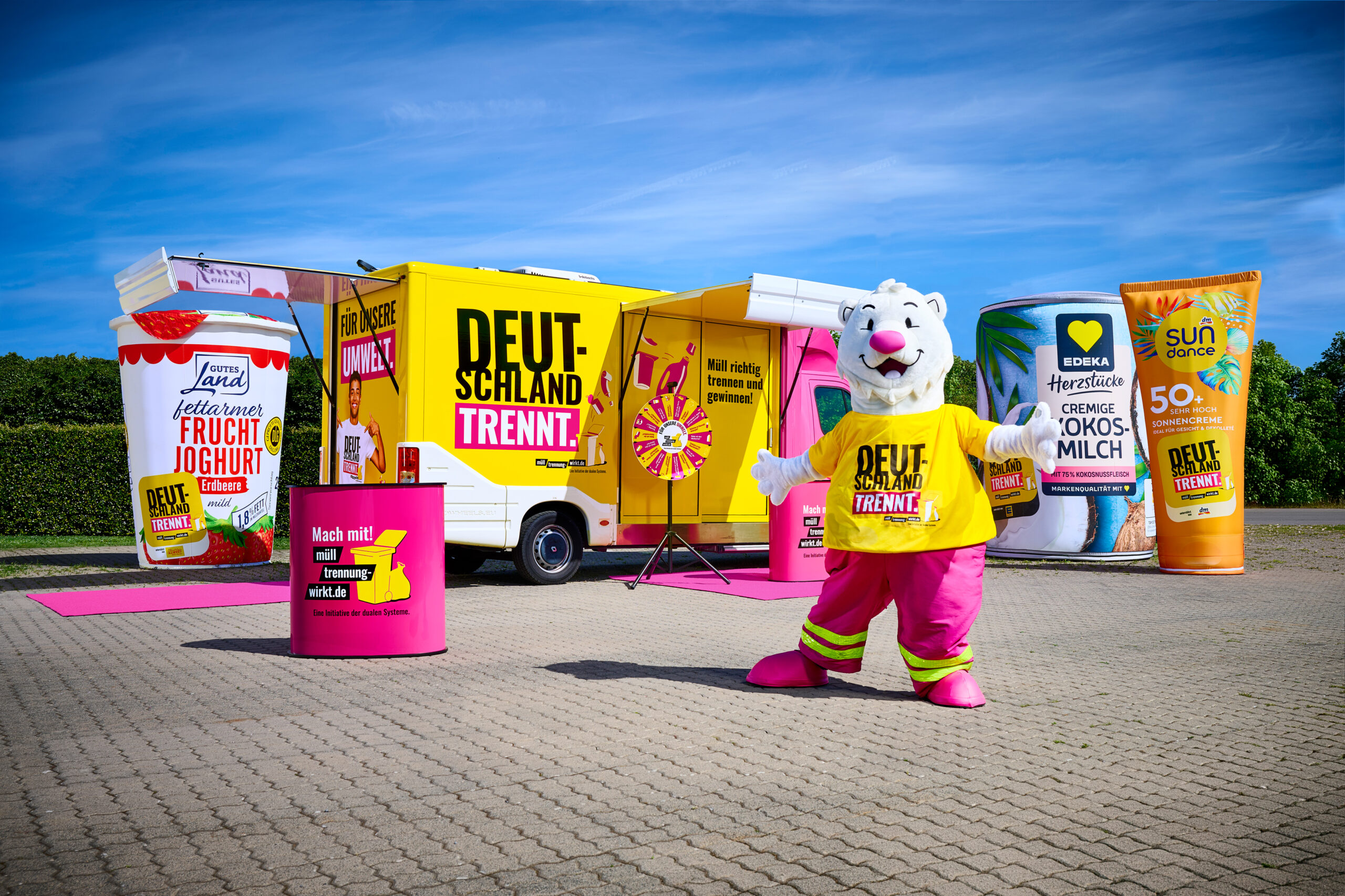 Der TRENN-BÄR bei der Aktion „Deutschland trennt.“ der Initiative „Mülltrennung wirkt“ Copyright: Mülltrennung wirkt/Gaby Gerster
