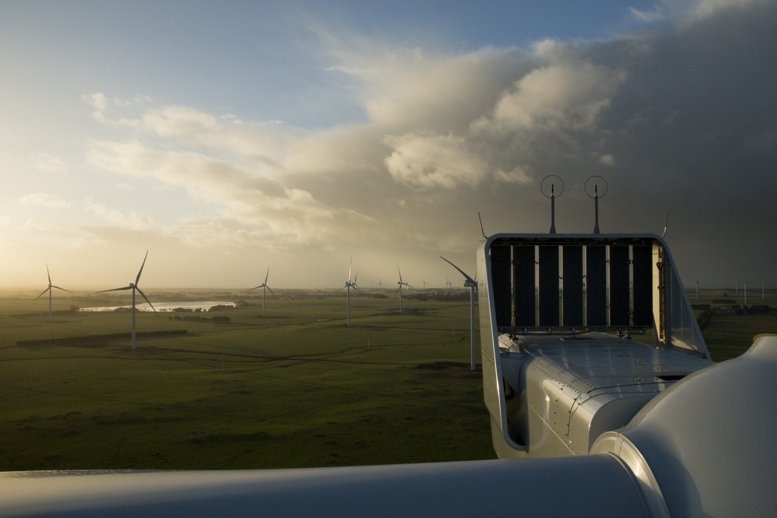 V112 installation, Macarthur Windfarm, Australia Copyright: Vestas