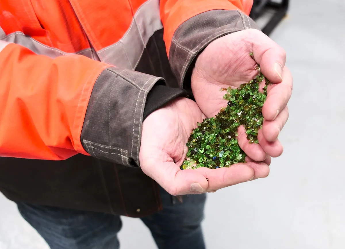 The sorting result: pure green and brown glass, also referred to internally as “Gramber”.
