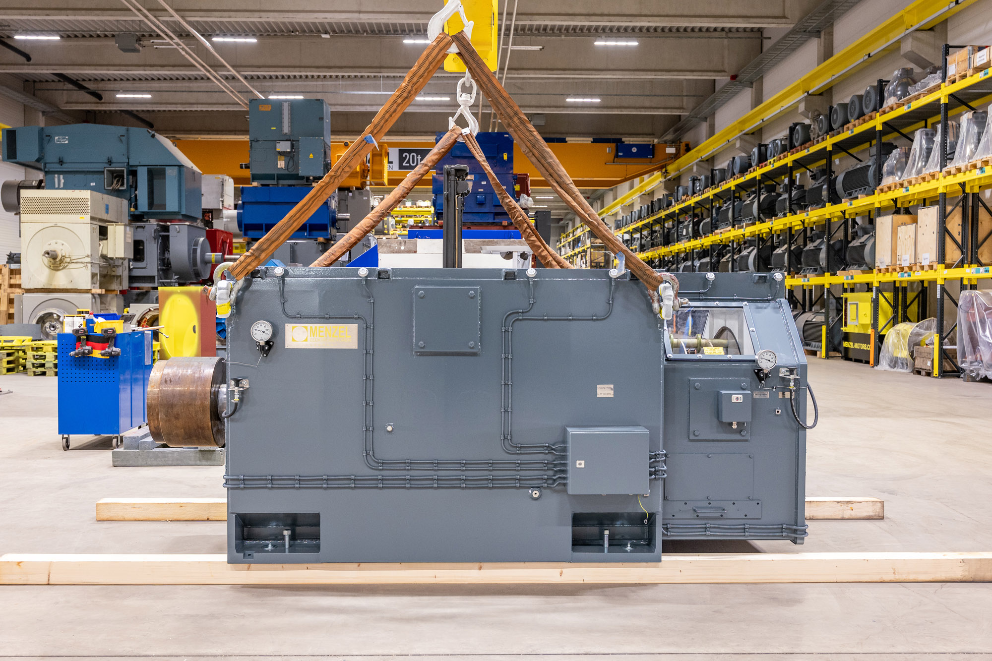 Menzel Elektromotoren quickly adapted a stock slip ring motor for a metal shredder, adding vibration damping and reinforced brush contact for reliable operation. 