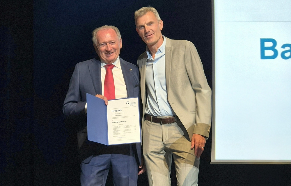 Von links: Ehrenpräsident Matthias Moosleitner; Markus Brutscher, neuer Präsident des Baustoff Recycling Bayern (Quelle: bvse)