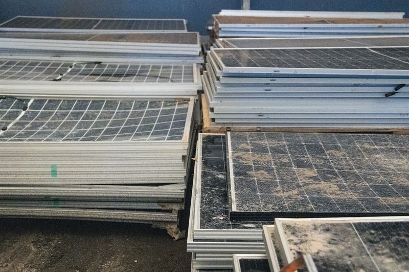 Panels taken out of service vary in their potential for continued use, repair, or recycling. The CircSolar roadmap describes how the condition of panels can be assessed and how they can be managed further along the value chain.