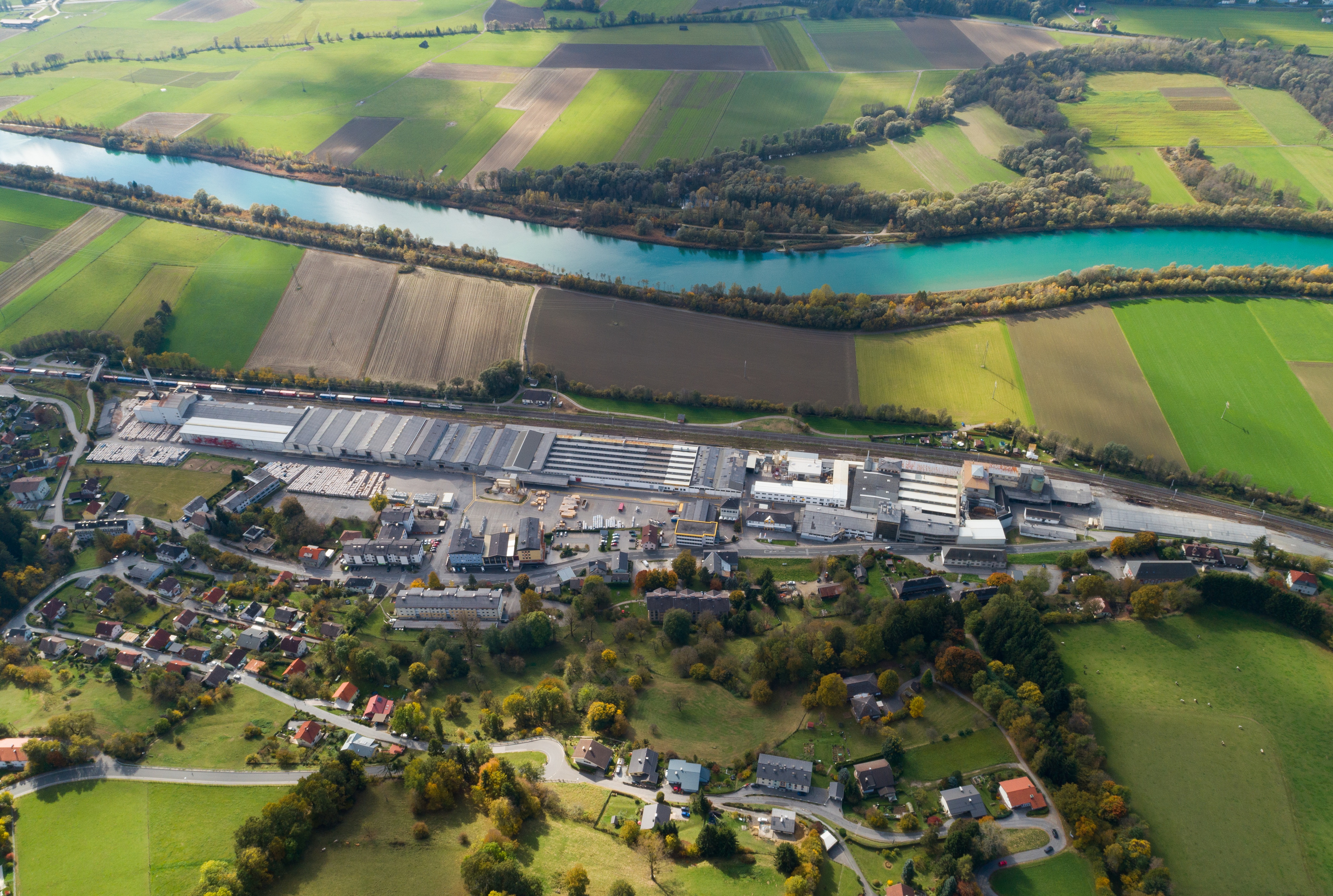 Im Knauf Insulation Werk in Ferndorf startet bis Ende 2026 die neue Recyclinganlage für Mineralwolle.