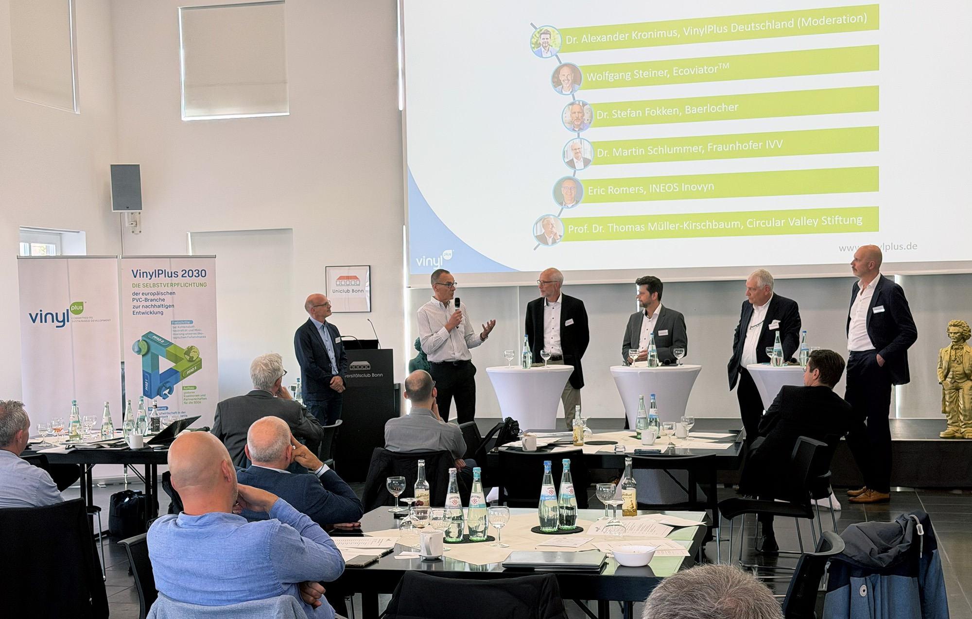 Beim Vinyl-Plus-Nachhaltigkeitsforum diskutierten Teilnehmer*innen über Möglichkeiten, die Zirkularität der PVC-Wertschöpfungskette zu steigern. (Quelle: Vinyl Plus Deutschland)