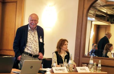 
Werner Schmidt und Anna Roeb bei der Mitgliederversammlung des bvse-Fachverbandes Sonderabfallwirtschaft.
