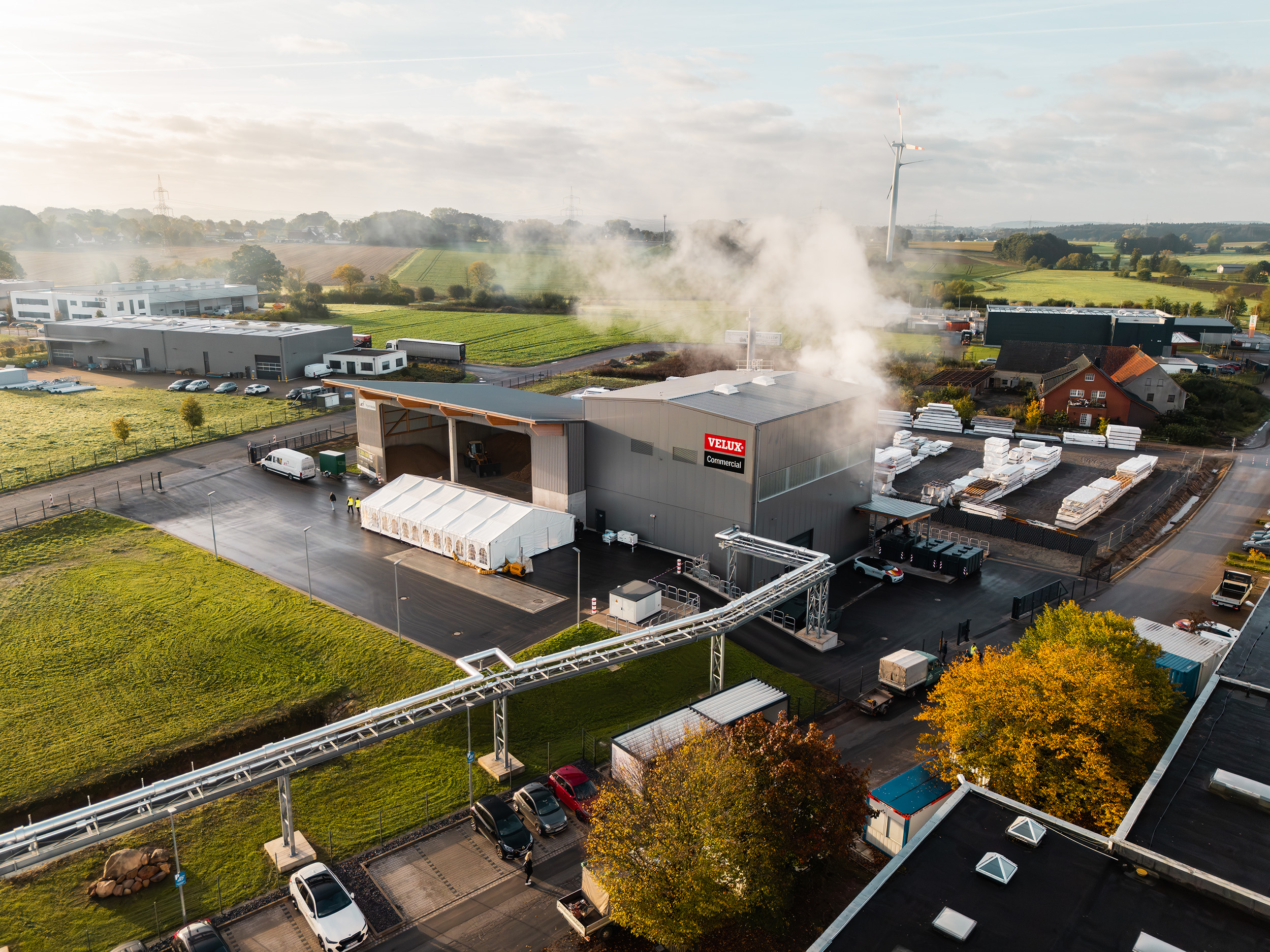 Biomasse-Heizwerk von Schmidmeier NaturEnergie für die JET Formteile GmbH 